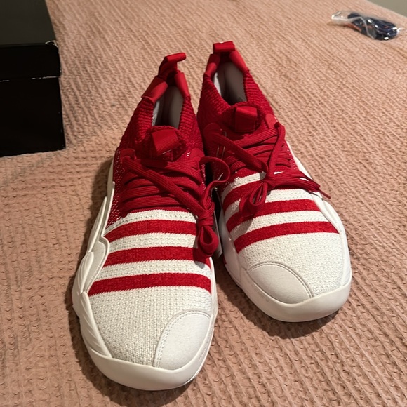 Trae Young 2s - Picture 2 of 5